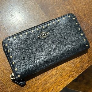 Like NWT Coach Wallet